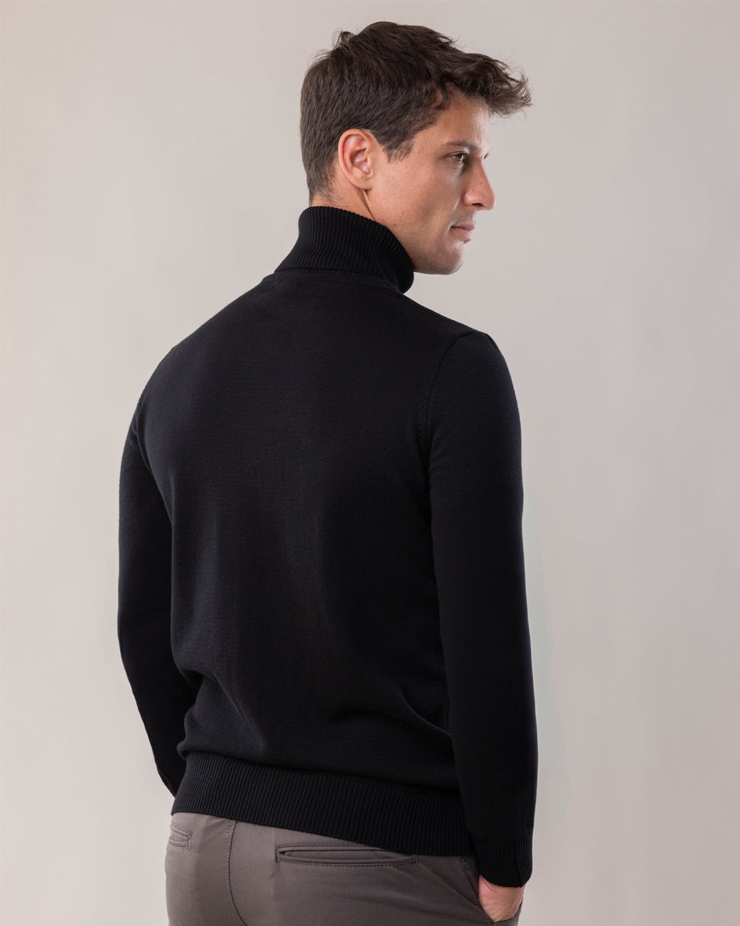 𝗜𝗻𝗻𝗼𝘃𝗮𝘁𝗼𝗿 | Džemper rolka - Black