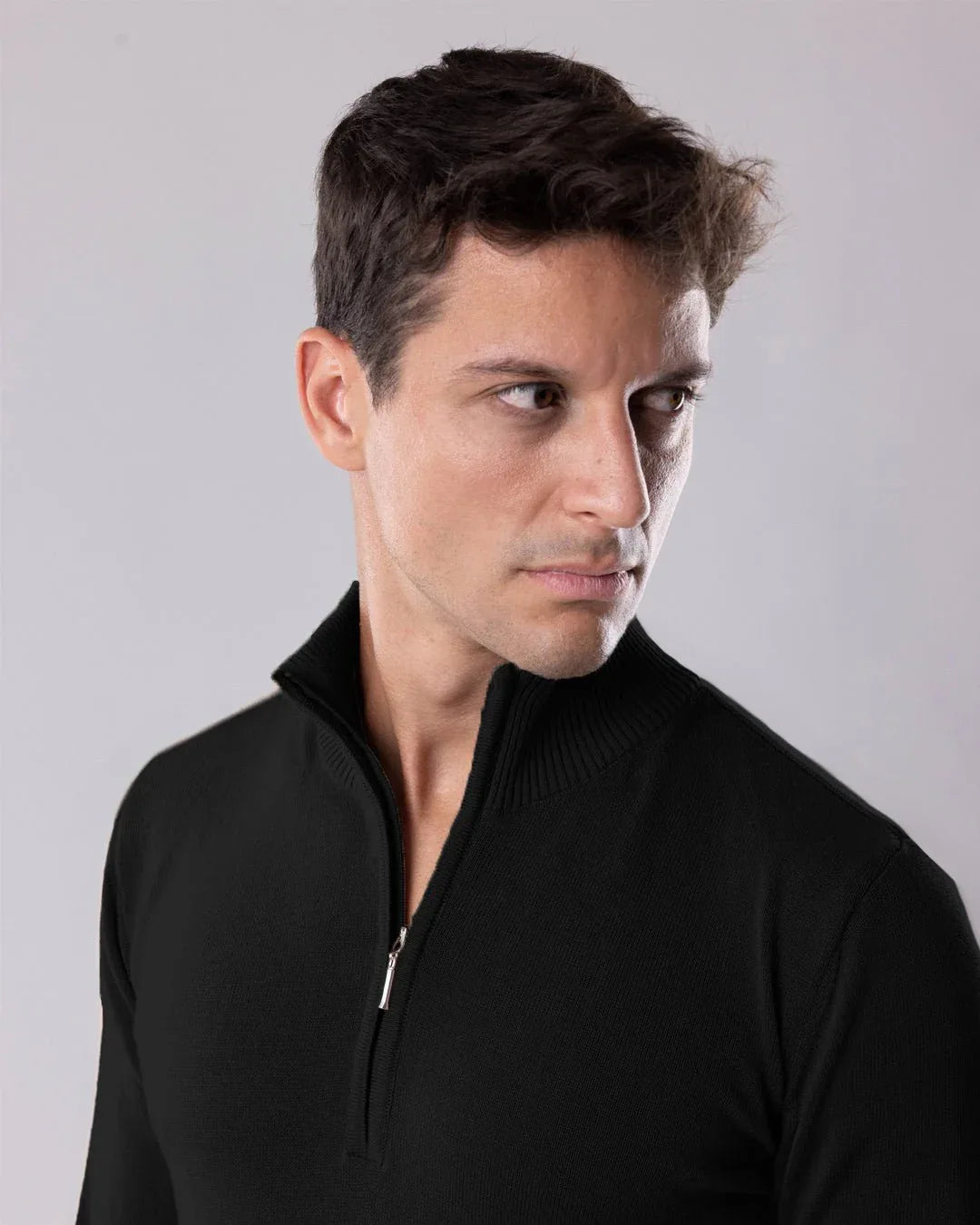 𝗔𝘂𝘁𝗵𝗼𝗿𝗶𝘁𝘆 | Half Zip Džemper - Black