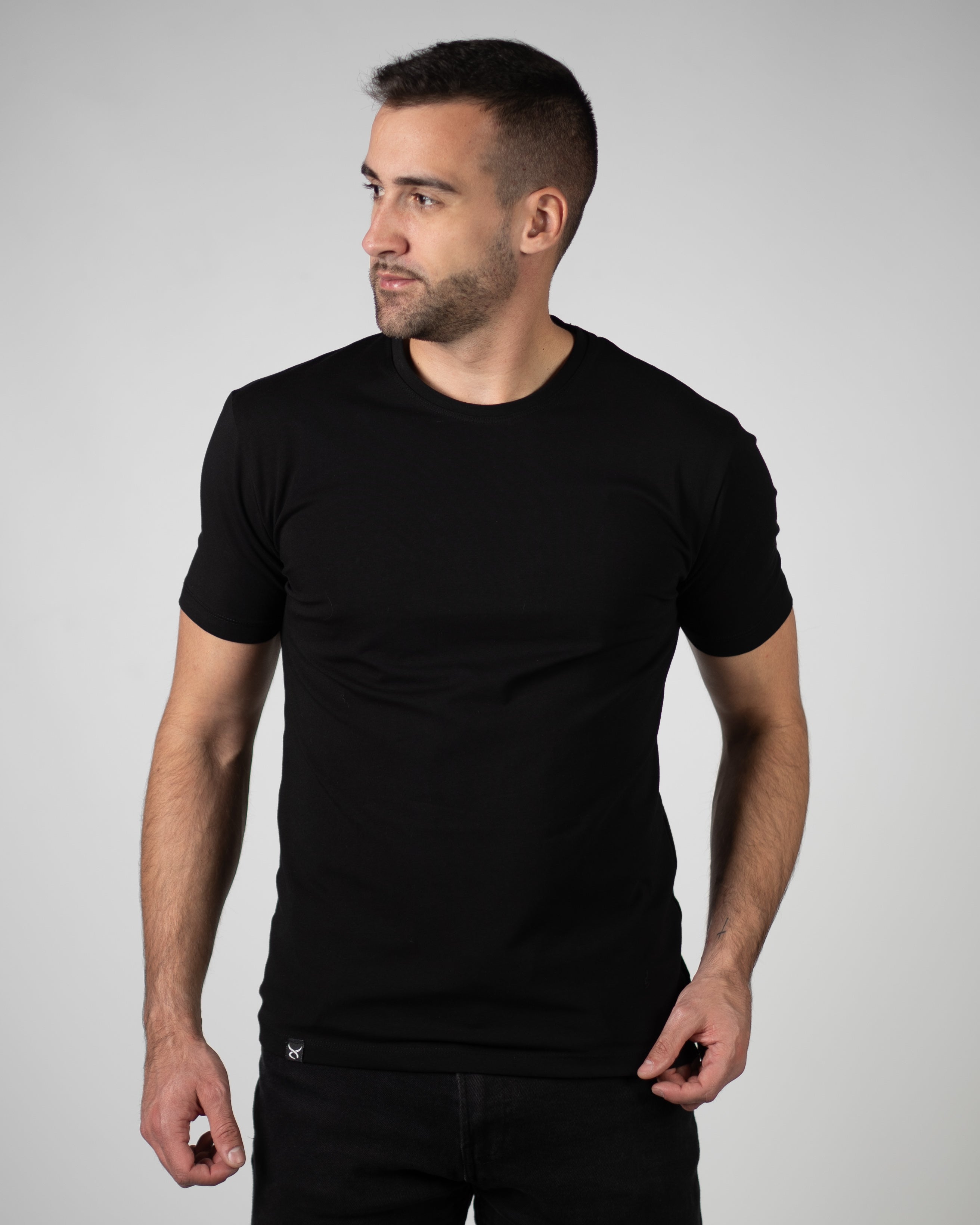 𝗧𝗵𝗲 𝗼𝗻𝗹𝘆 𝗼𝗻𝗲 | Basic majica - Black