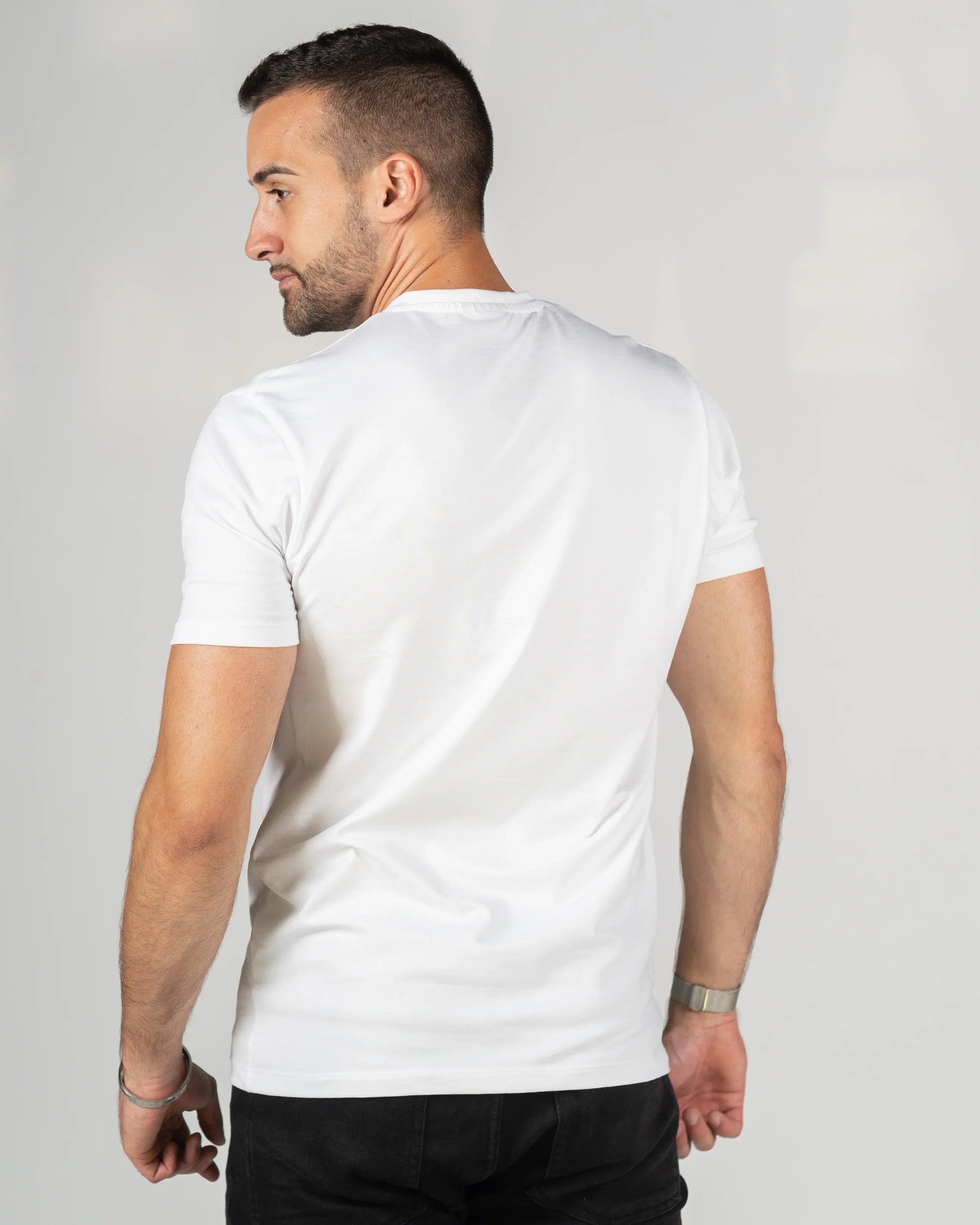 𝗧𝗵𝗲 𝗼𝗻𝗹𝘆 𝗼𝗻𝗲 | V IZREZ - Basic majica - White