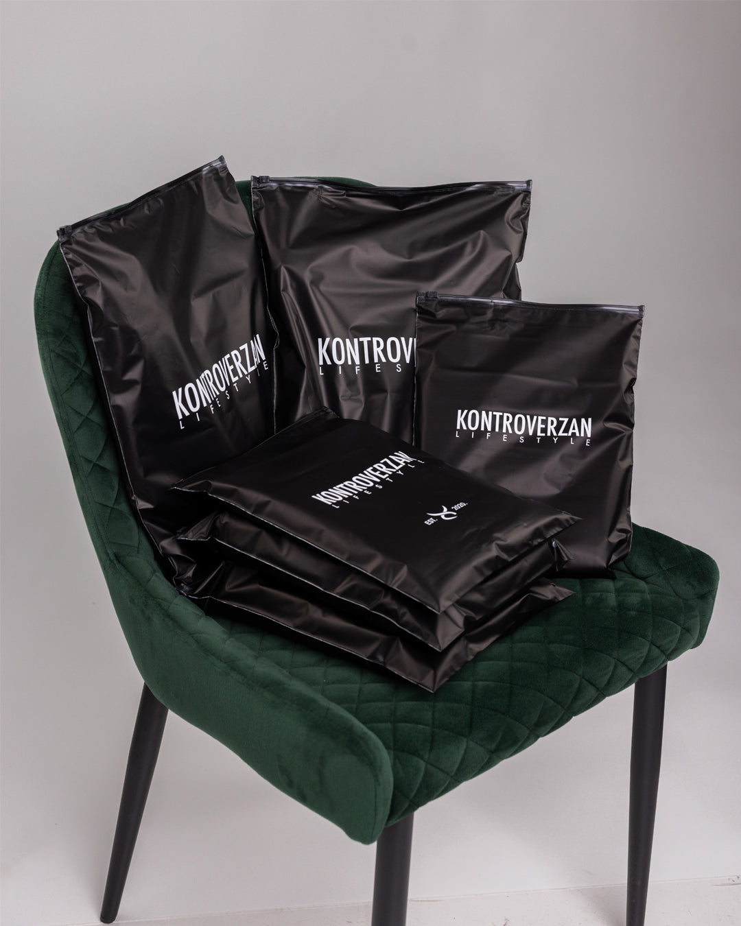 𝗧𝗵𝗲 𝗼𝗻𝗹𝘆 𝗼𝗻𝗲 𝗟𝗼𝗻𝗴 | Basic majica - Black